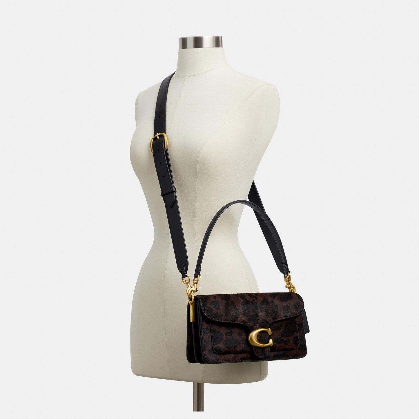 حقيبة كتف "تابي 26" من شعر العجل بنقشة فهد