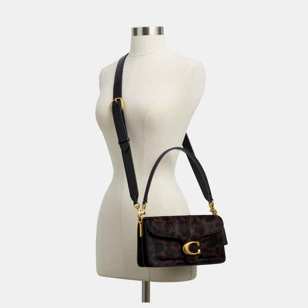 حقيبة كتف "تابي 26" من شعر العجل بنقشة فهد