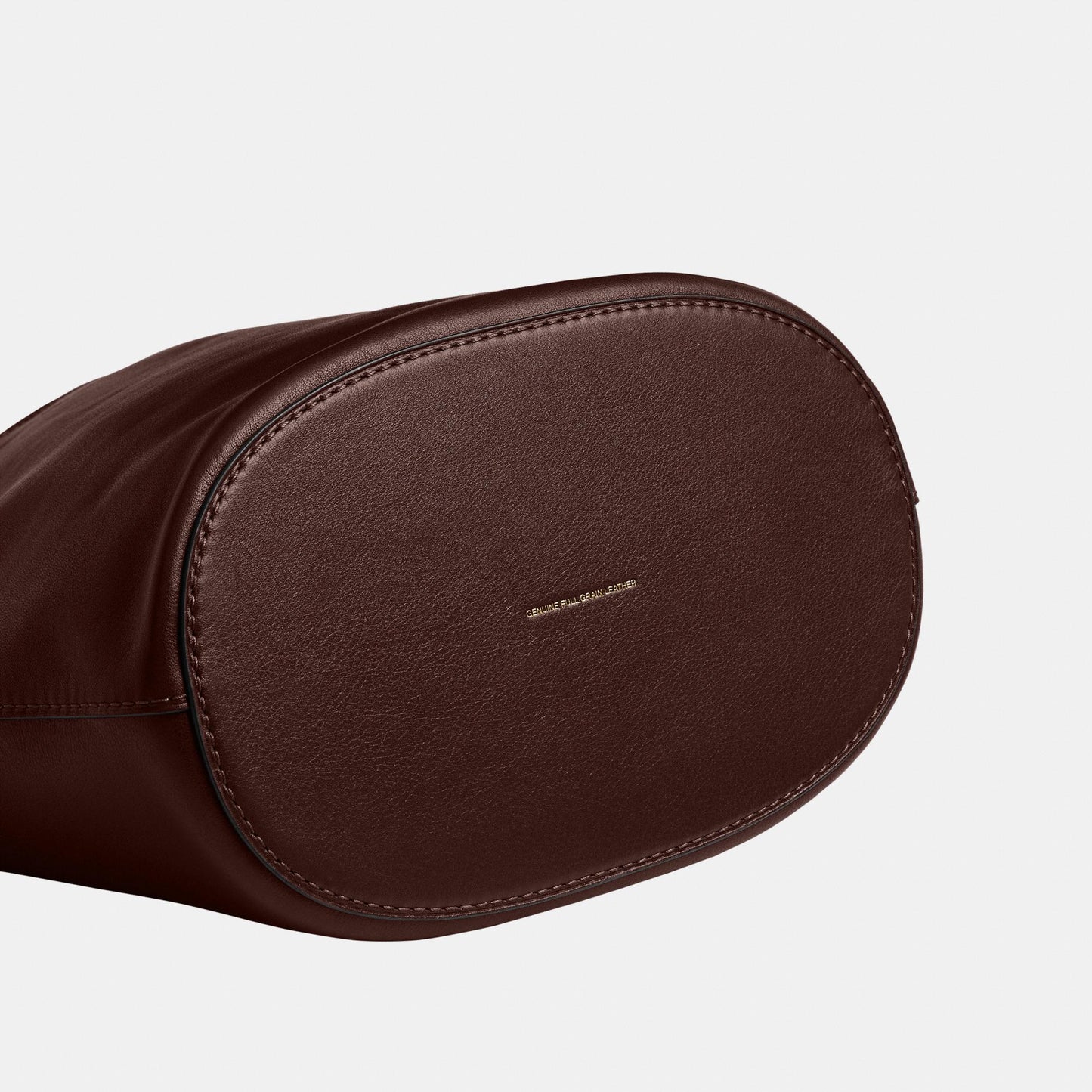 حقيبة باكيت "بليكر" من الجلد الطبيعي المحبّب