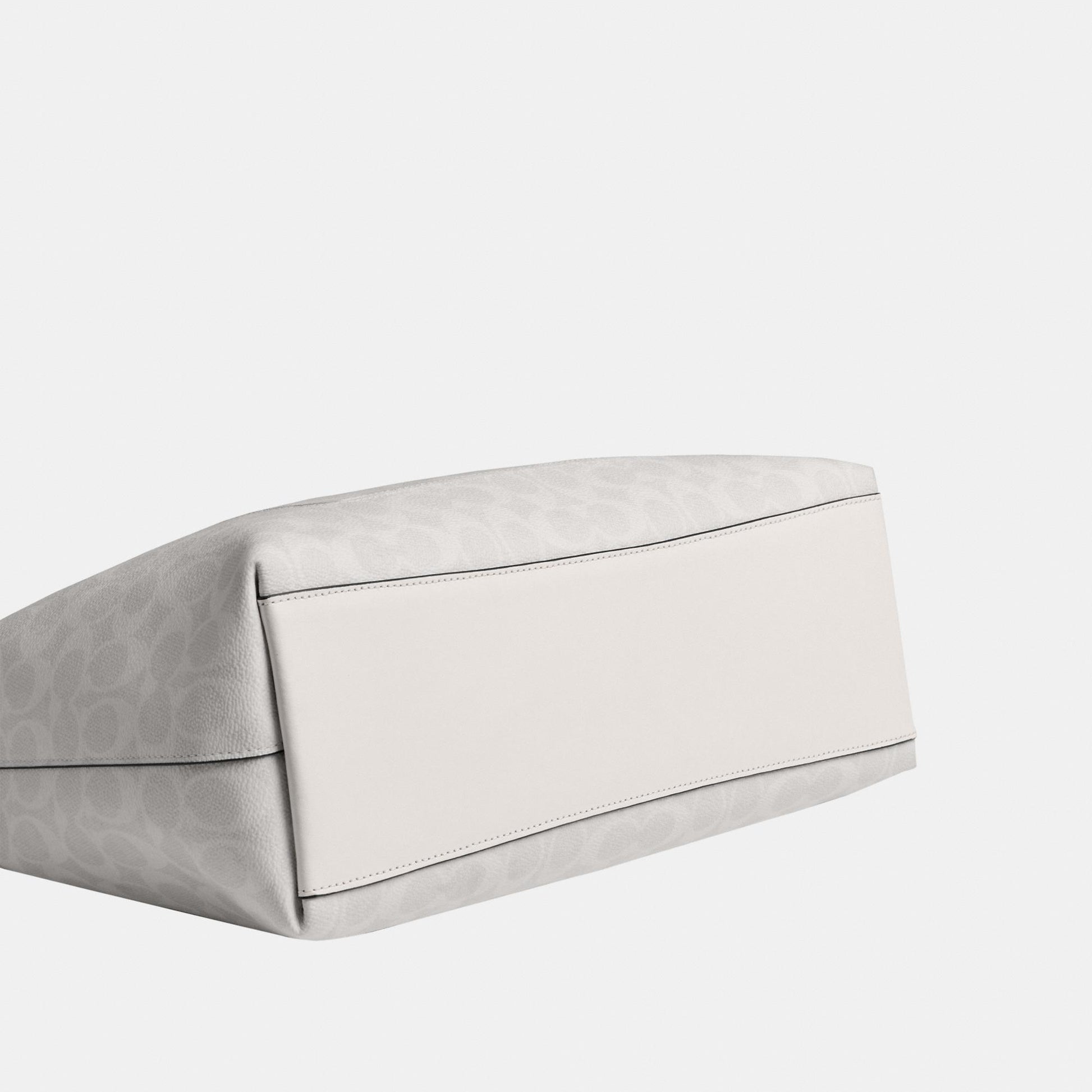 CCD69-Station Tote Bag in Signature Canvas-Im/White/Chalk