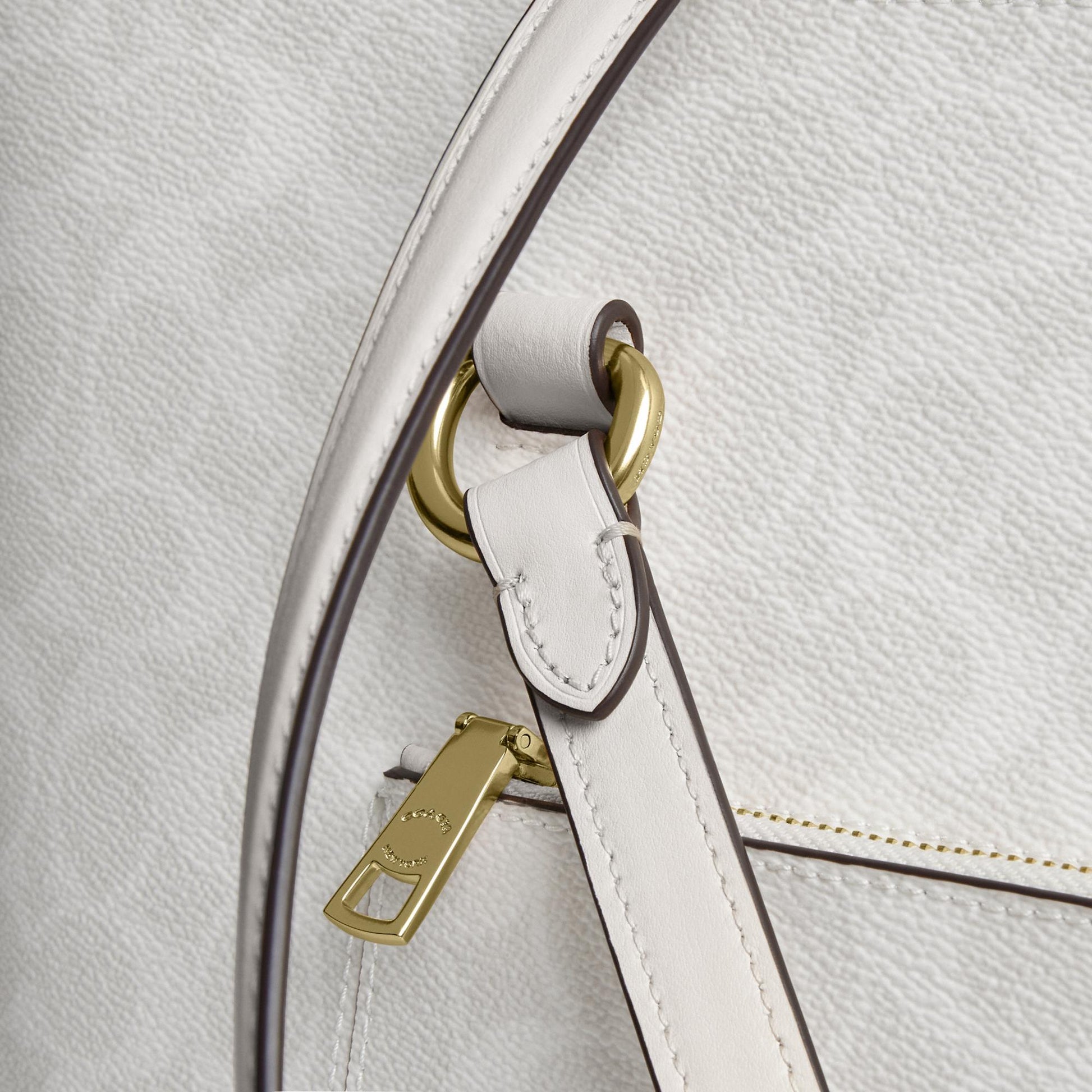 CCD69-Station Tote Bag in Signature Canvas-Im/White/Chalk