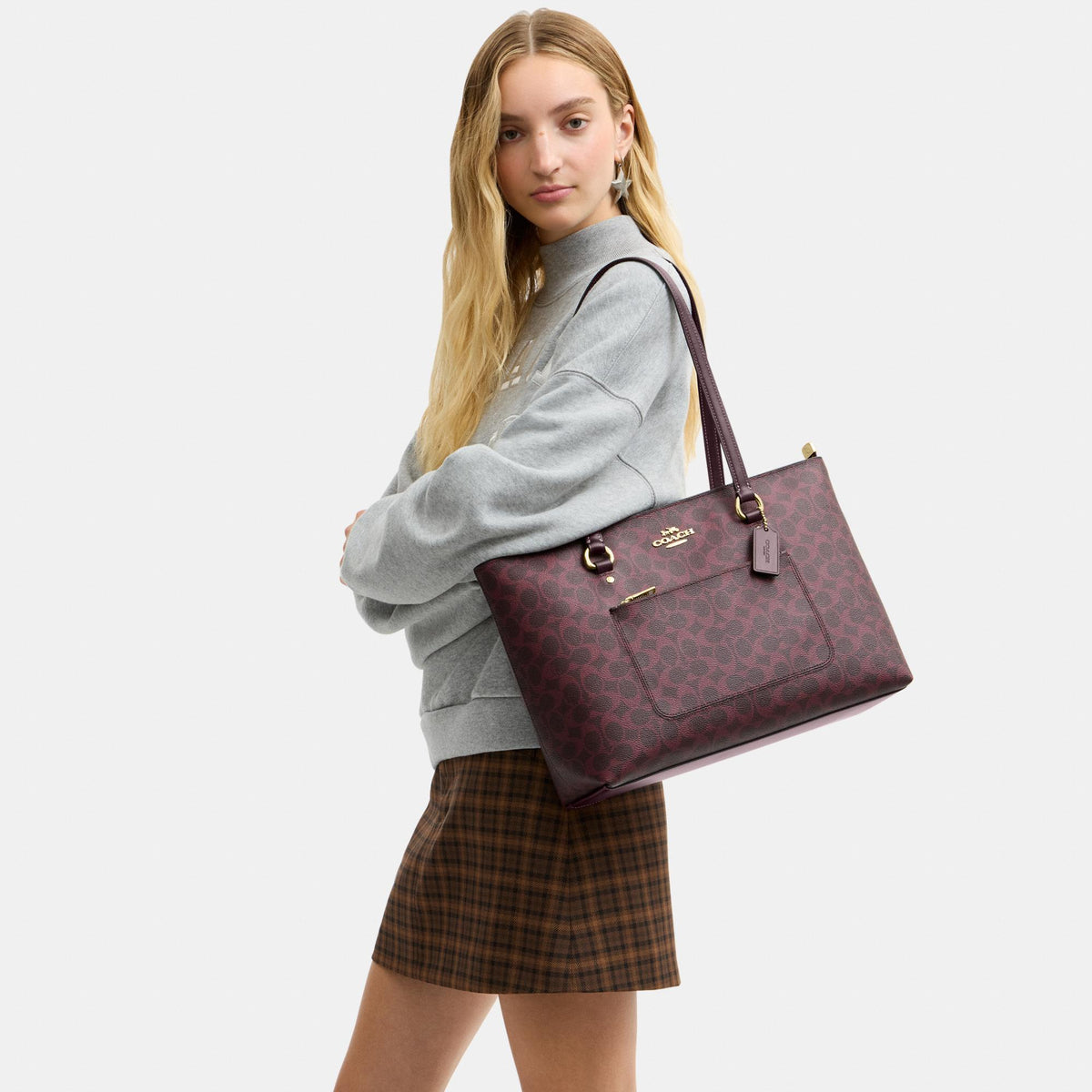 CCD69-Station Tote Bag in Signature Canvas-Im/Black Currant