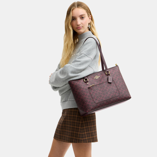 Station Tote Bag in Signature Canvas