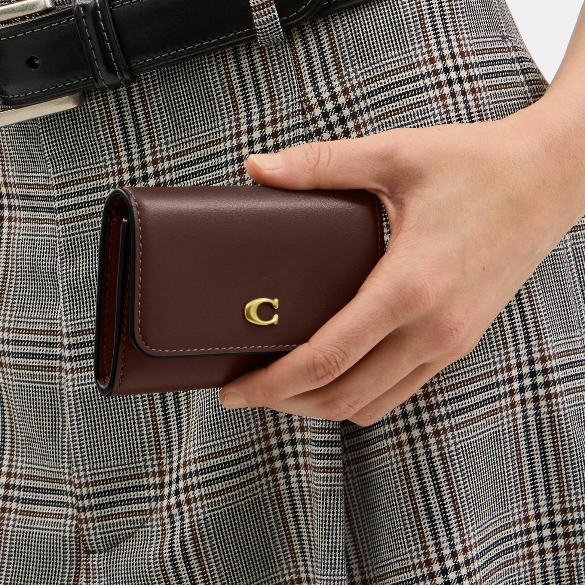 CCW82-Essential Flap Card Case-B4/Maple