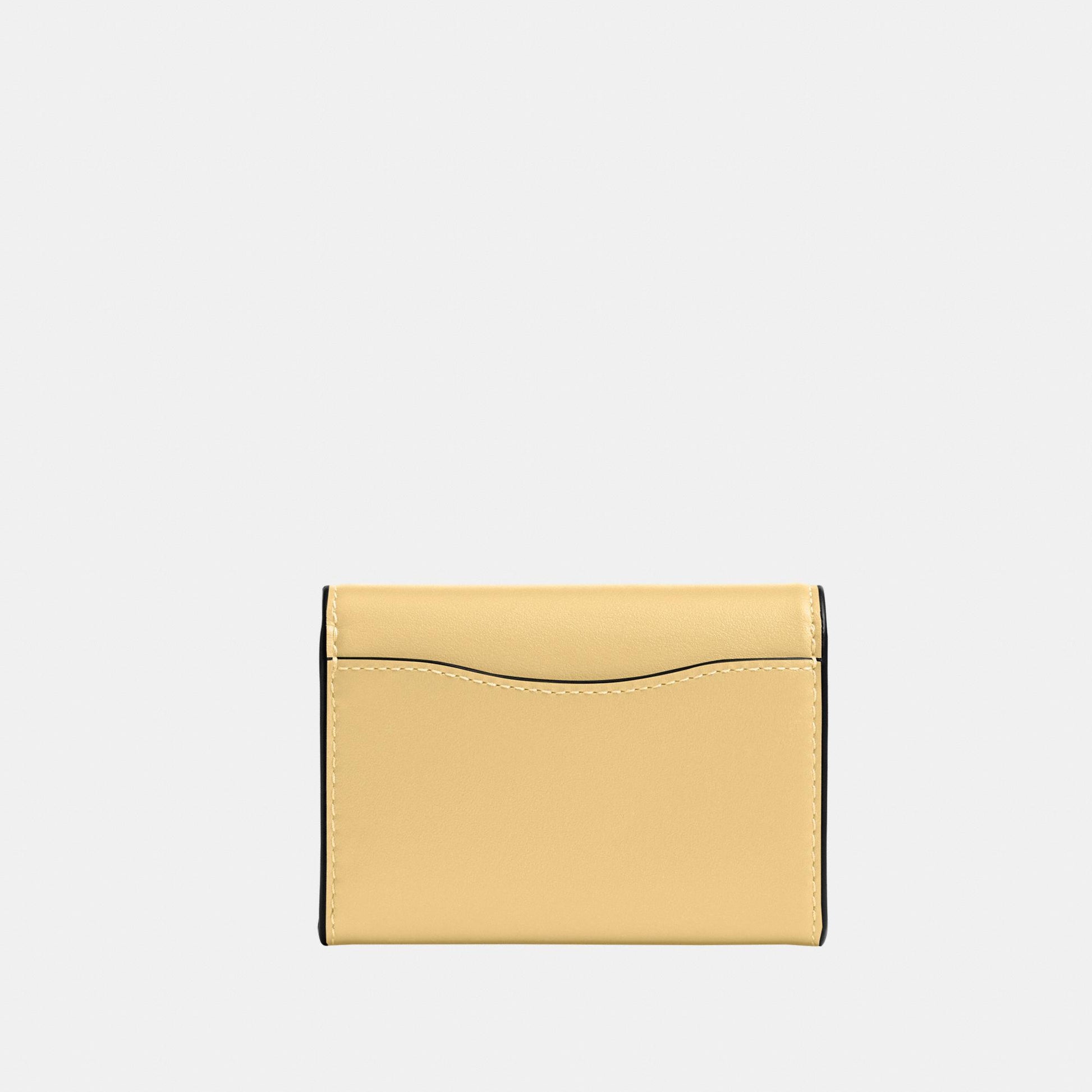 CCW82-Essential Flap Card Case-B4/Vanilla