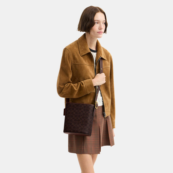 Bleecker Bucket Bag 21 in Signature Canvas