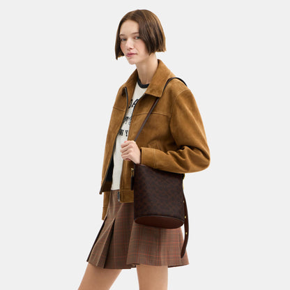 CCX06-Bleecker Bucket Bag 21 in Signature Canvas-B4/Maple Maple