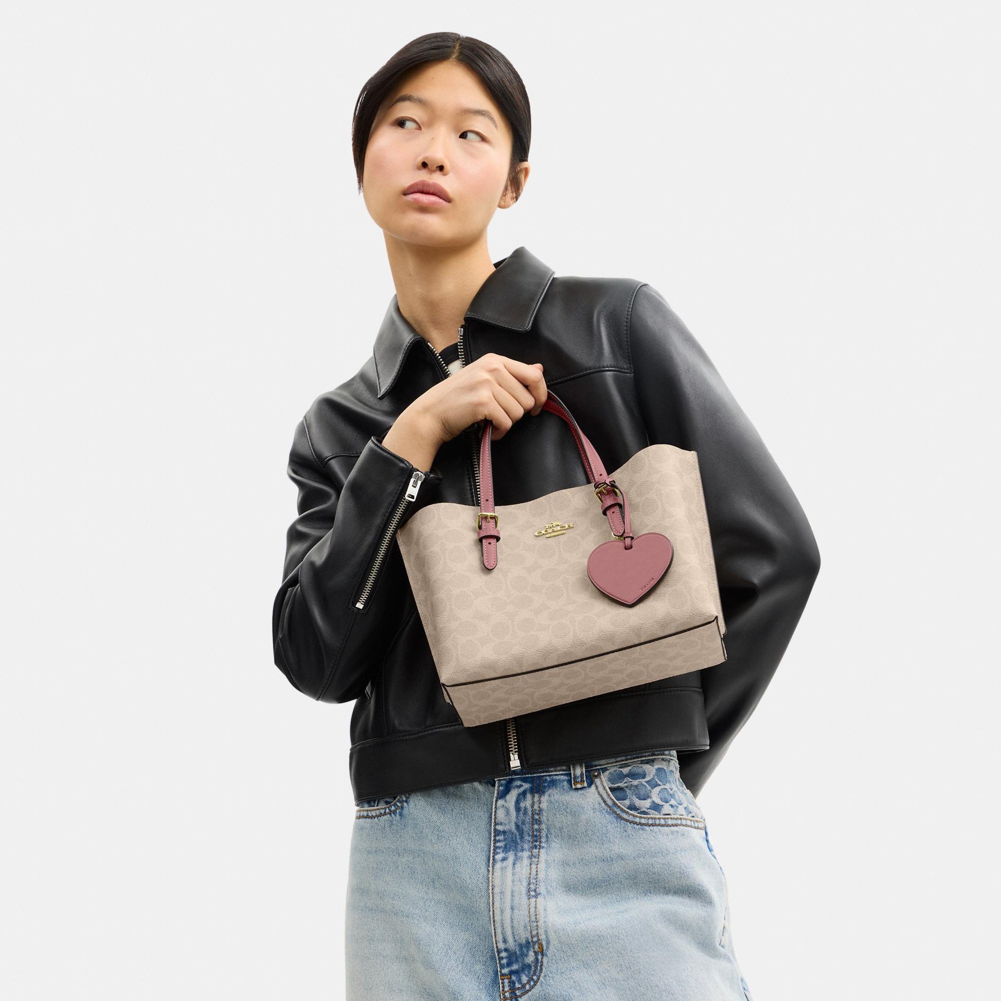 CDF03-Mollie Tote Bag 25 in Signature Canvas with Heart Charm-Im/Sand/Peony