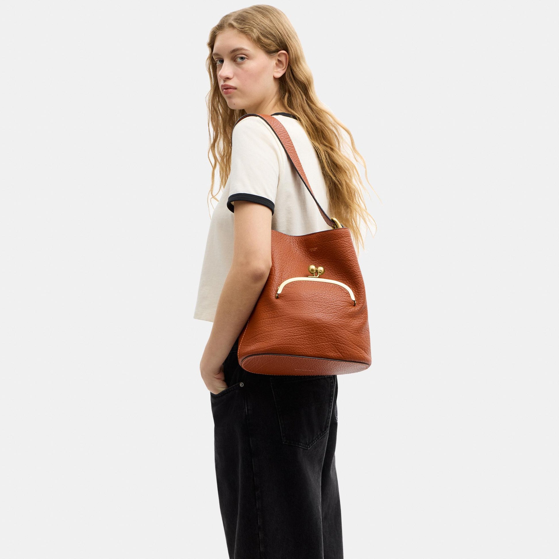 CDZ18-The Coach Originals Textured Pebble Leather Bleecker Bucket Bag with Kisslock-B4/Amber Brown