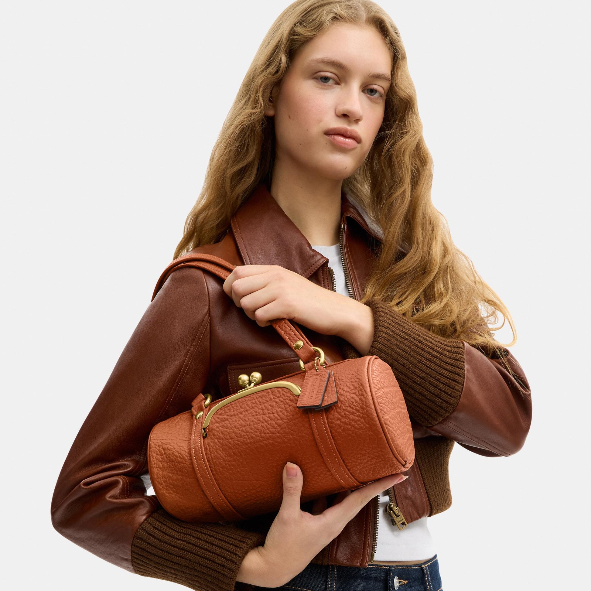 CEM05-The Coach Originals Textured Pebble Leather Kisslock Barrel Bag 28-B4/Amber Brown