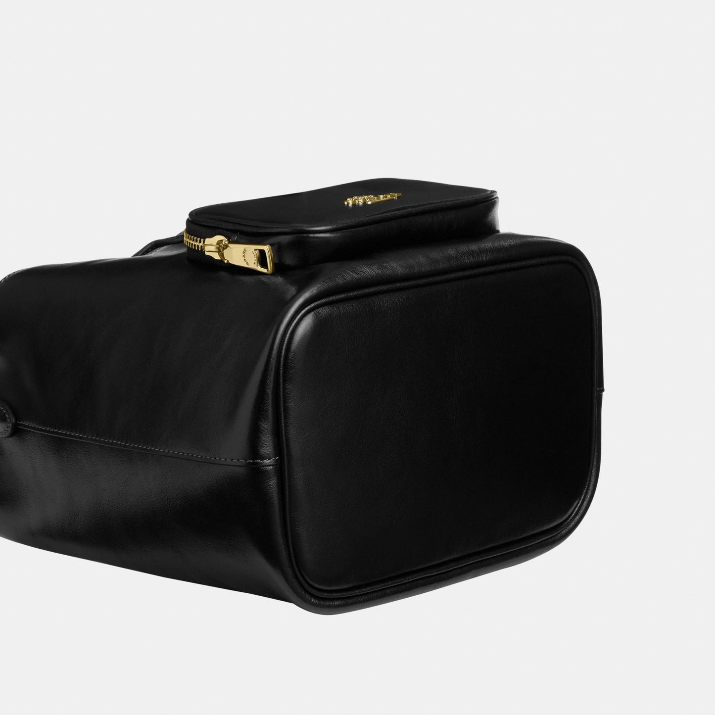 CES95-Rowan Bucket Bag with Pocket in Matte Crinkle Leather-Im/Black
