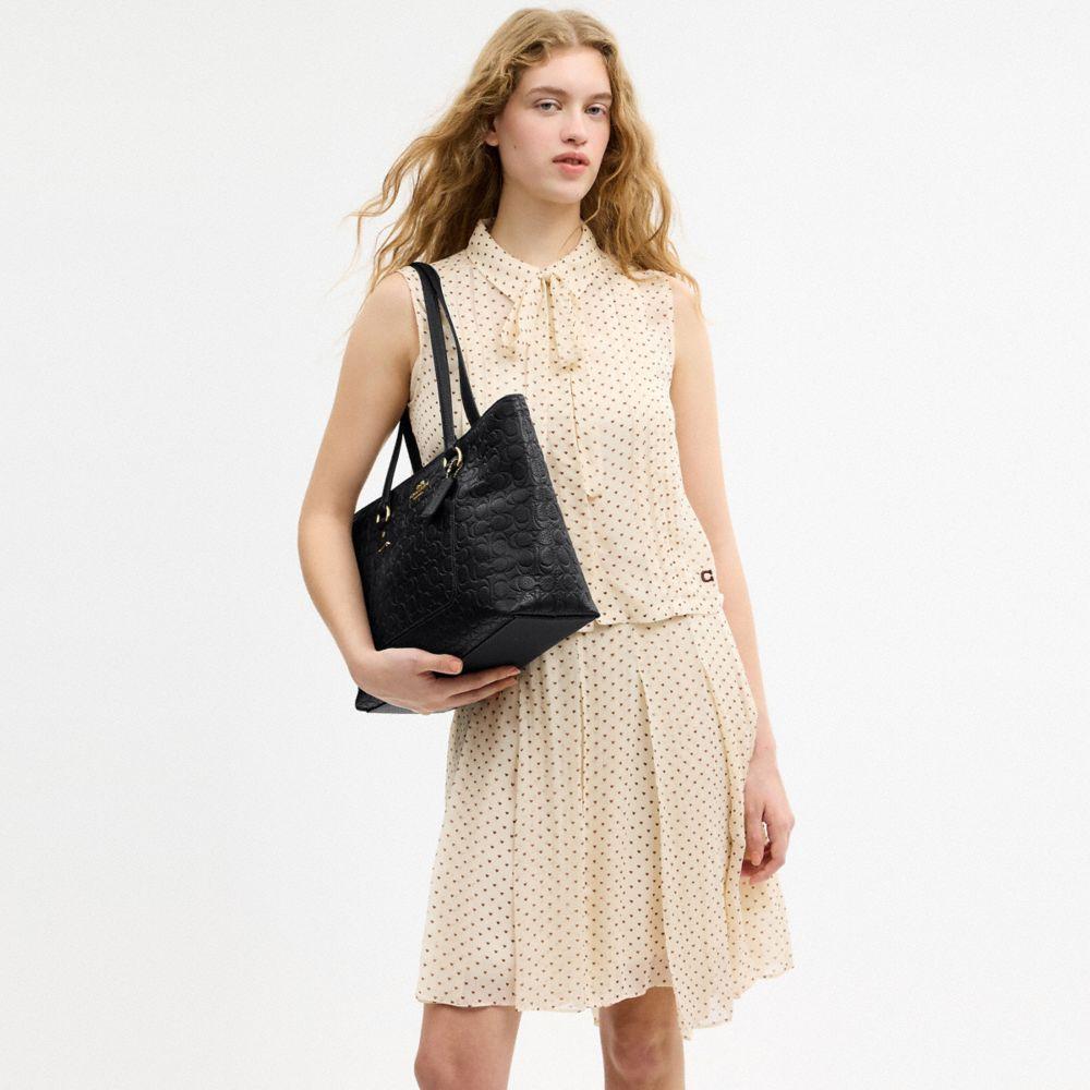 CEW04-Station Tote Bag in Signature Leather-Im/Black