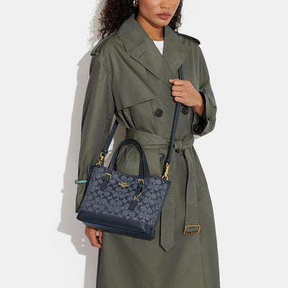 CH228-Mollie Tote 25 In Signature Chambray-Im/Denim Multi