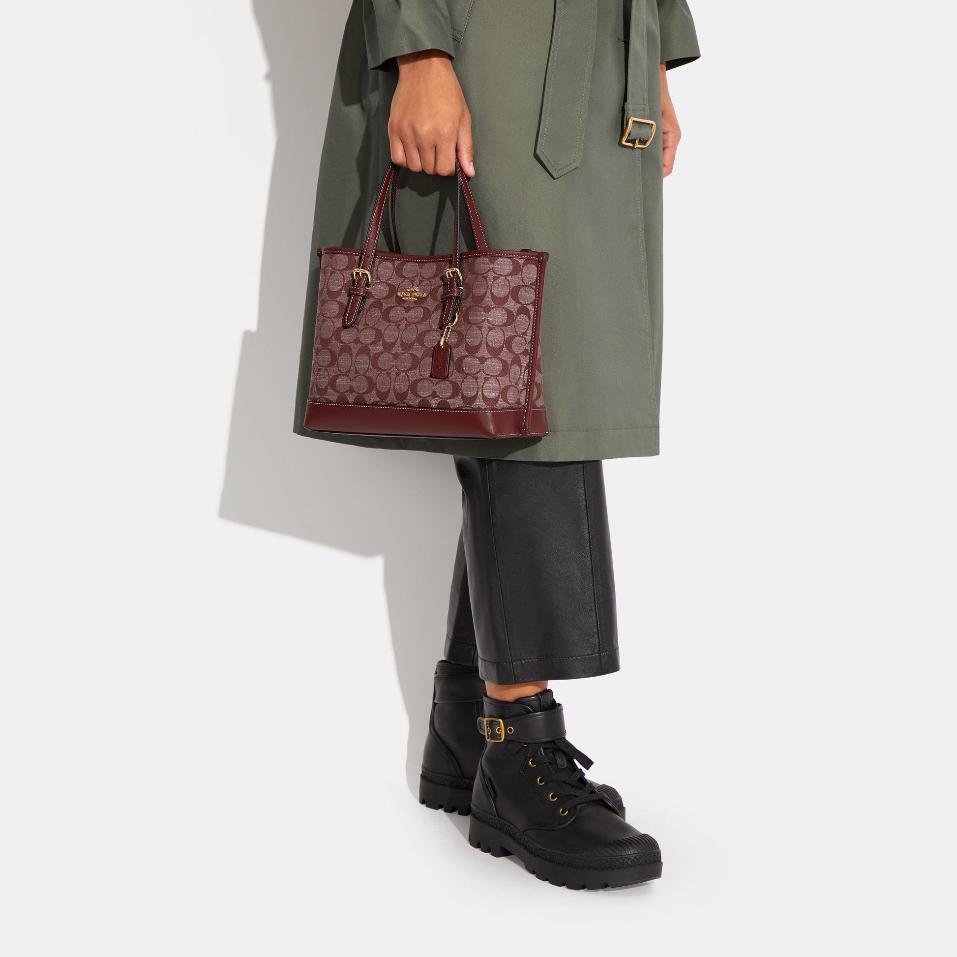 CH228-Mollie Tote 25 In Signature Chambray-Im/Wine Multi