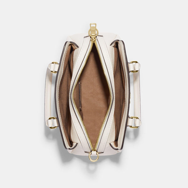 حقيبة "دارسي كاريال Darcie Carryall" بحجم صغير بتفاصيل من القماش بنقشة ماركة كوتش