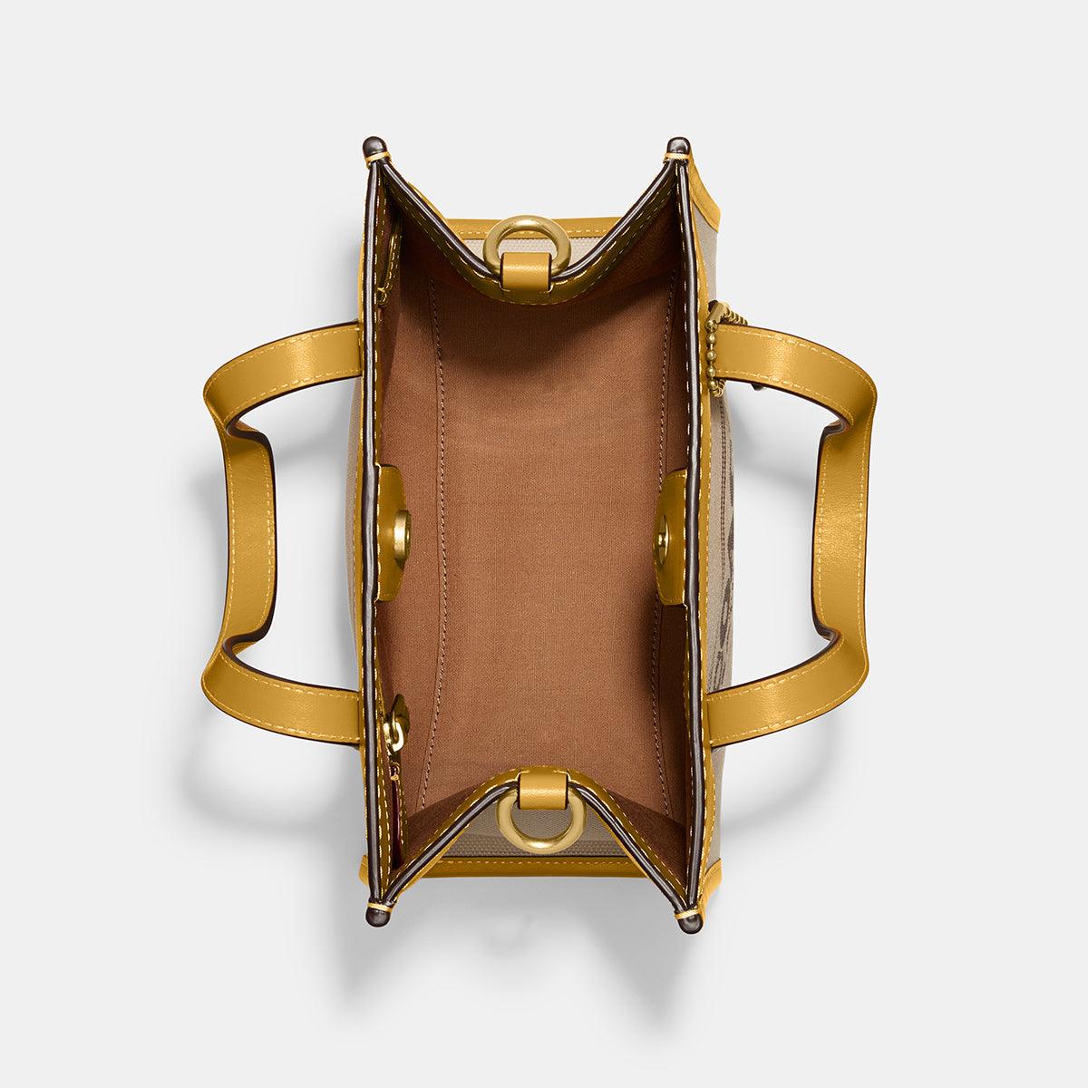 Field Tote 22 - COACH Saudi Arabia Official Site