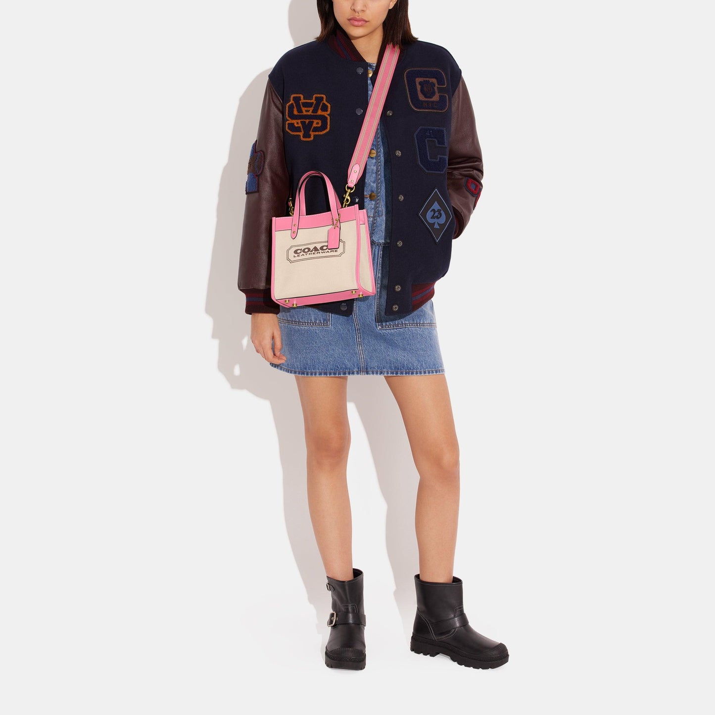Field Tote 22 - COACH Saudi Arabia Official Site