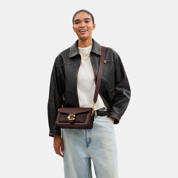 حقيبة "تابي 26 Tabby" من القماش بنقشة ماركة كوتش