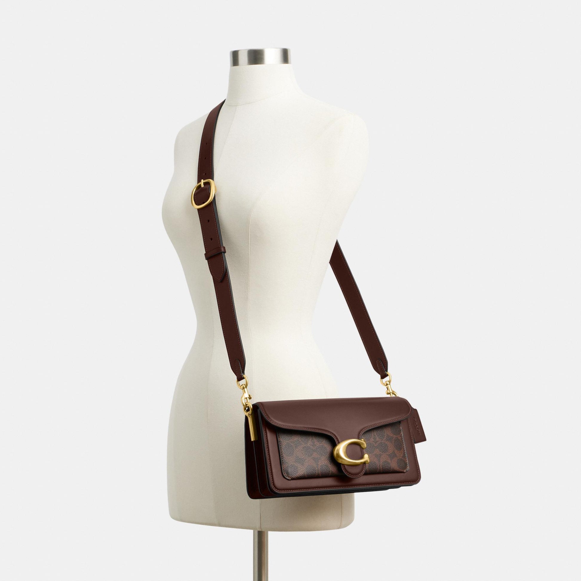 CI032-Tabby Shoulder Bag 26 in Signature Canvas-B4/Maple Maple
