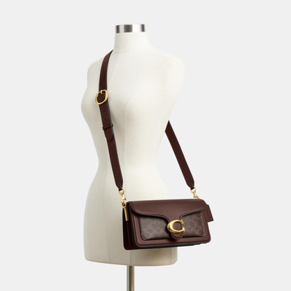 CI032-Tabby Shoulder Bag 26 in Signature Canvas-B4/Maple Maple
