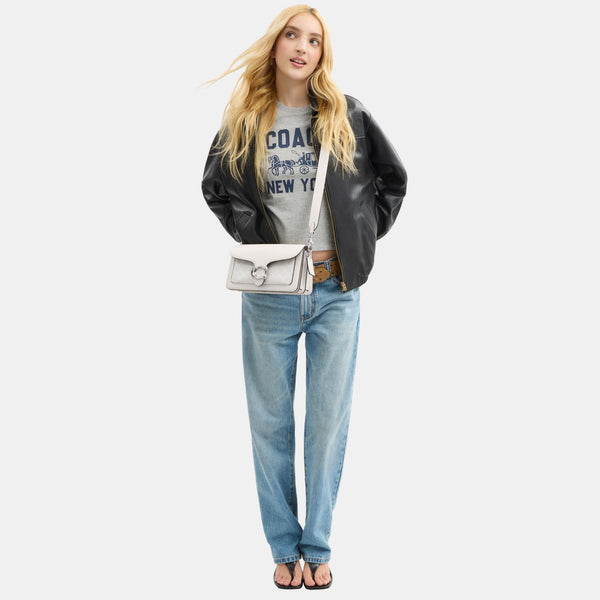 حقيبة "تابي 26 Tabby" من القماش بنقشة ماركة كوتش