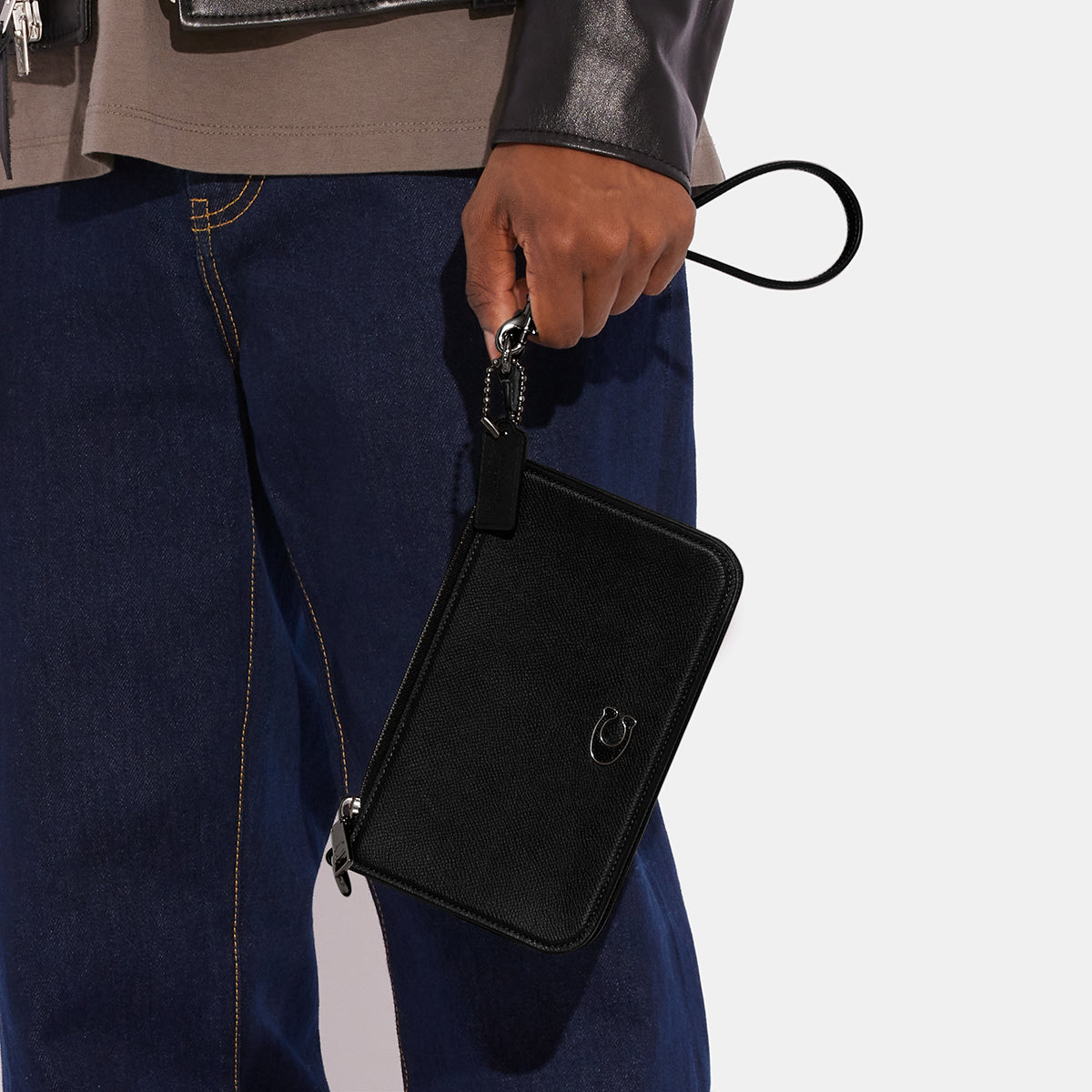 CJ797-Pouch Bag With Signature Canvas Interior-Black