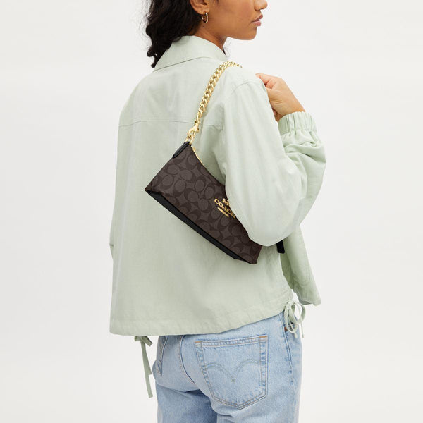 حقيبة كتف "شارلوت Charlotte" من القماش بنقشة ماركة كوتش