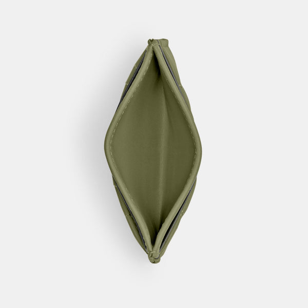 حافظة بطاقات بتصميم مبطن