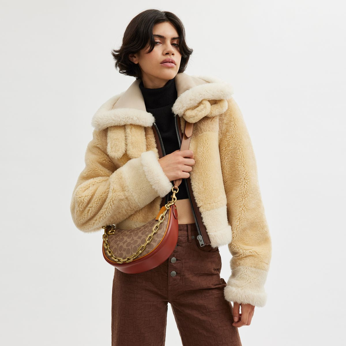 cm582-Mira Shoulder Bag In Signature Canvas