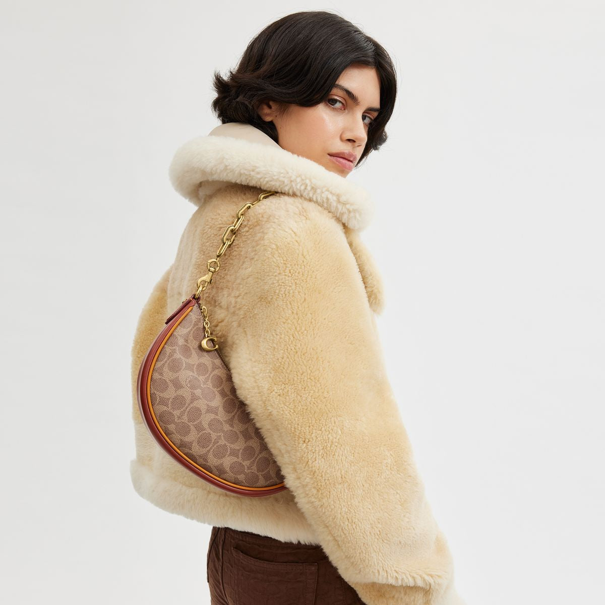 cm582-Mira Shoulder Bag In Signature Canvas