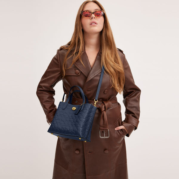 Willow Tote 24 In Signature Leather