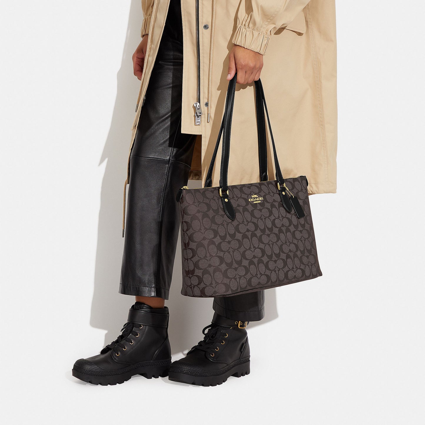CS187-Gallery Tote Bag In Signature Canvas-Im/Brown Black