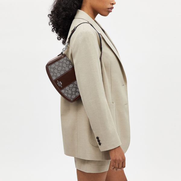 حقيبة كتف "أندريا Andrea" من الجاكار بنقشة كوتش