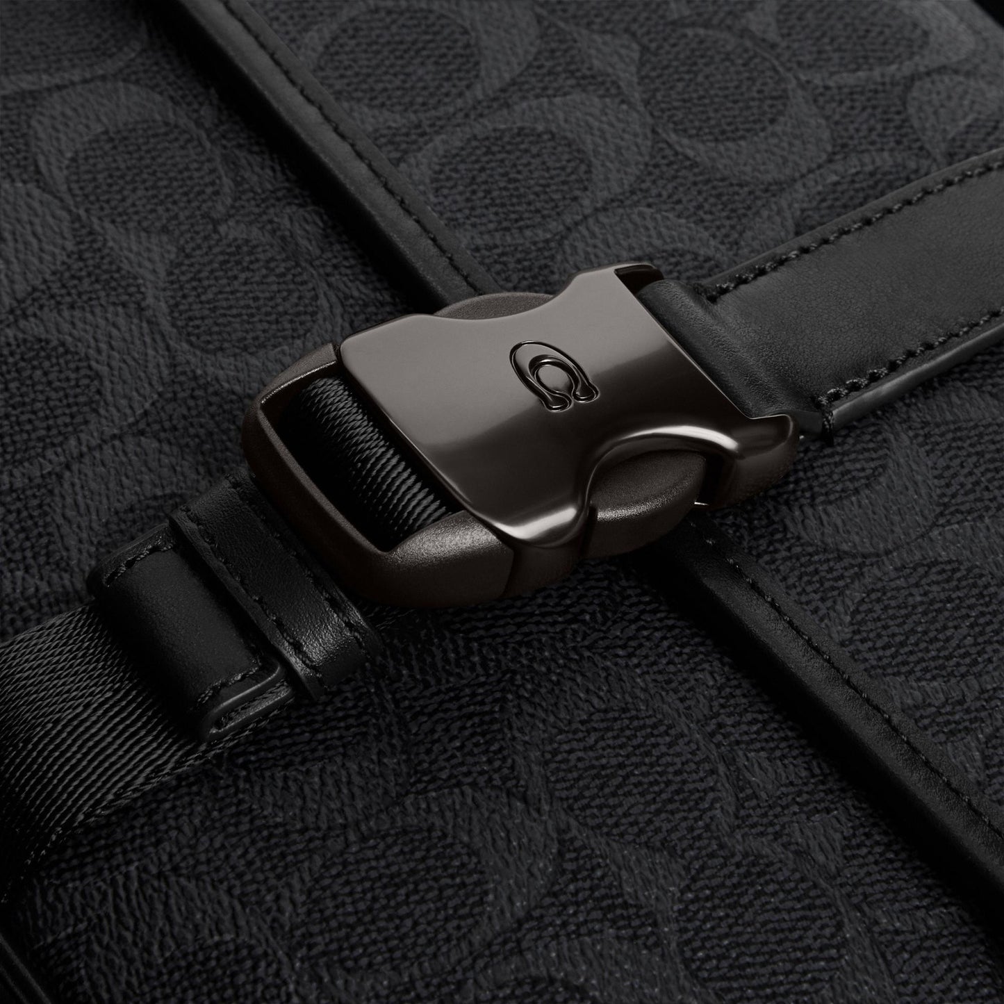 CU202-League Messenger Bag in Signature Canvas-Black Signature