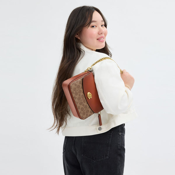 Cassie Crossbody Bag 19 In Signature Canvas
