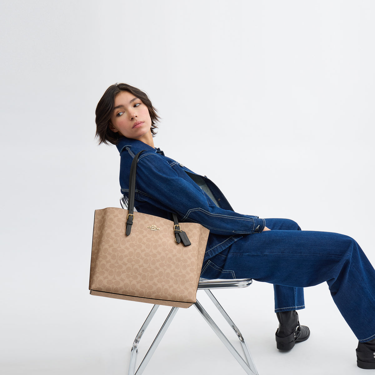 CV967-Mollie Tote Bag in Signature Canvas
