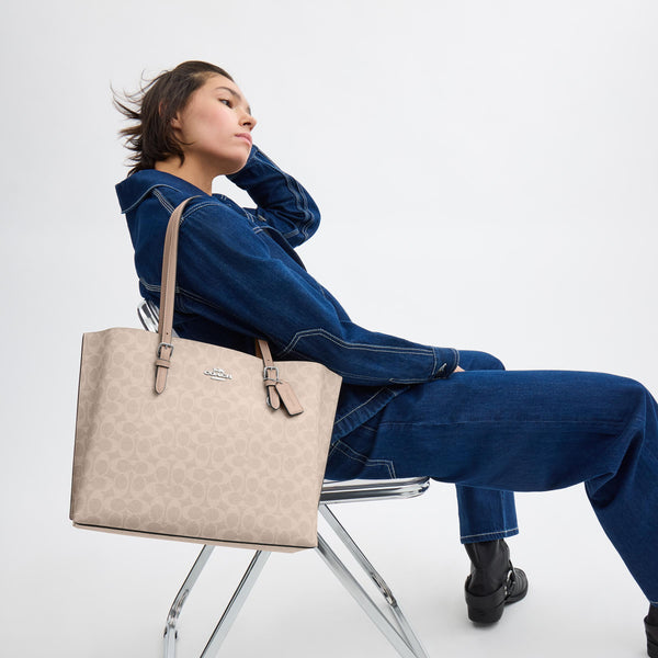 Mollie Tote Bag in Signature Canvas