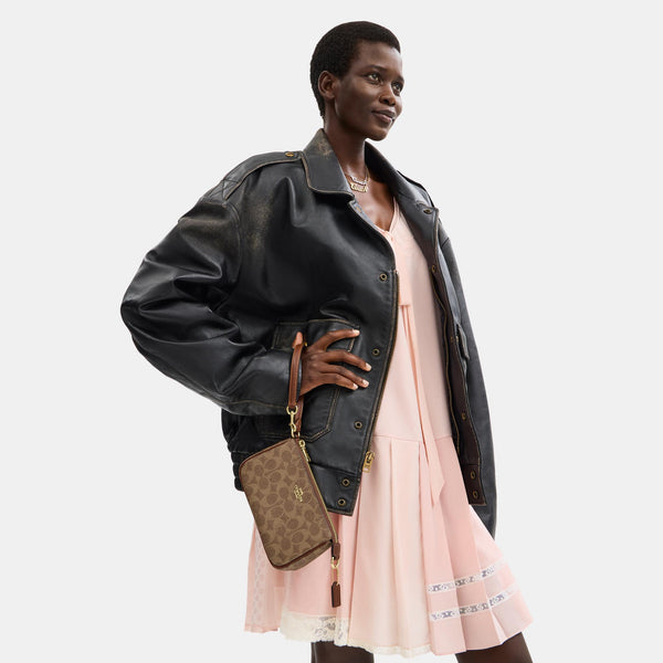 Nolita 19 in Signature Canvas