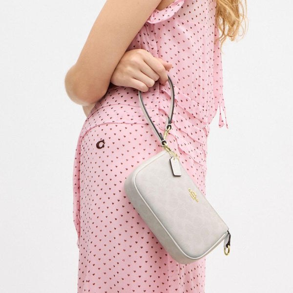Nolita 19 in Signature Canvas