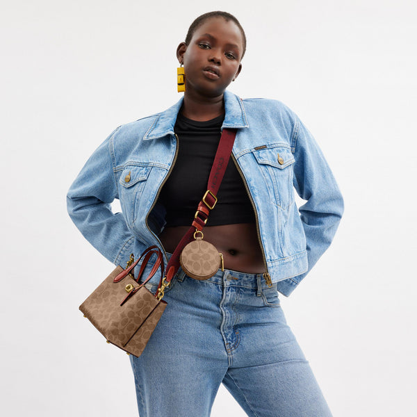 Willow Tote Bag 18 In Signature Canvas