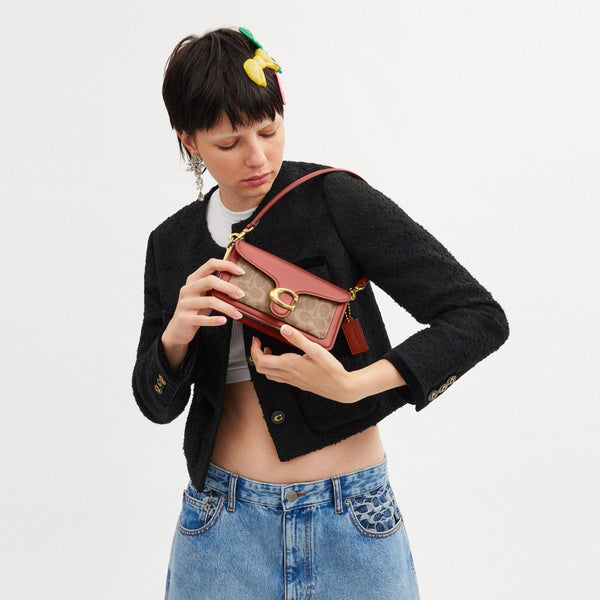  حقيبة الكتف "تابي 20"من القماش بنقشة كوتش