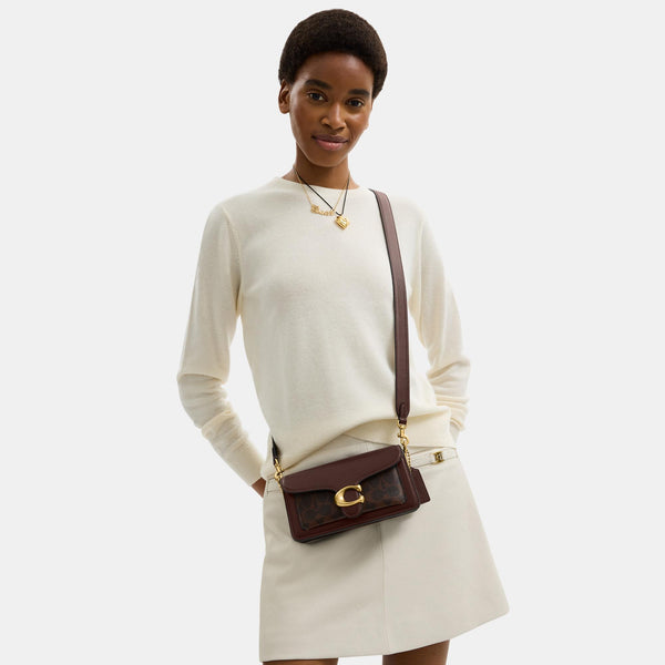  حقيبة الكتف "تابي 20"من القماش بنقشة كوتش