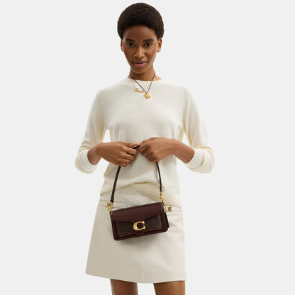 CY200-Tabby Shoulder Bag 20 in Signature Canvas-B4/Maple Maple