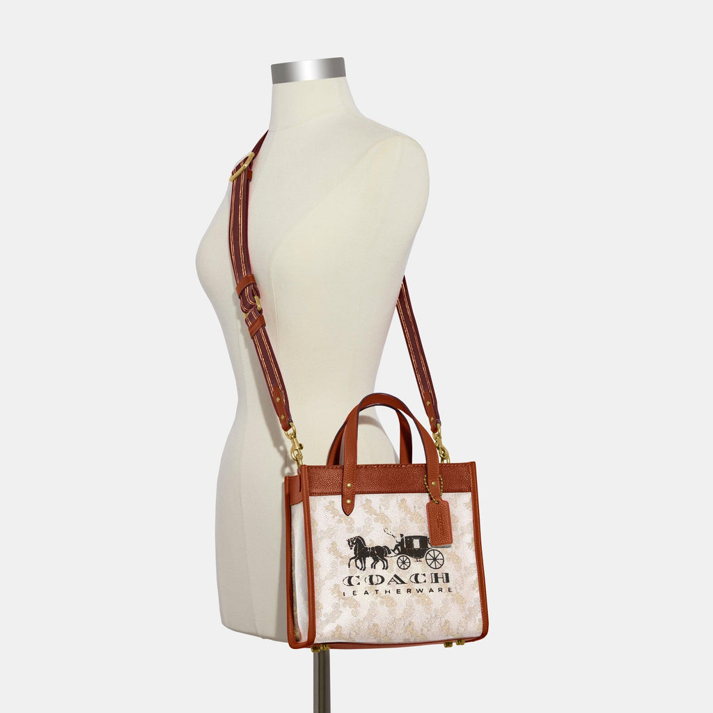 Field Tote 22 With Horse And Carriage Print And Carriage Badge