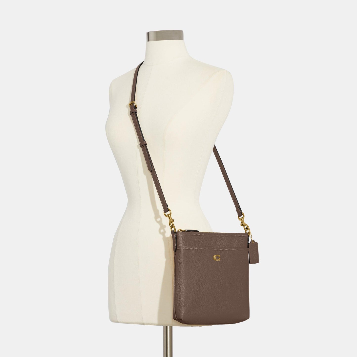 Kitt Messenger Crossbody - COACH Saudi Arabia Official Site
