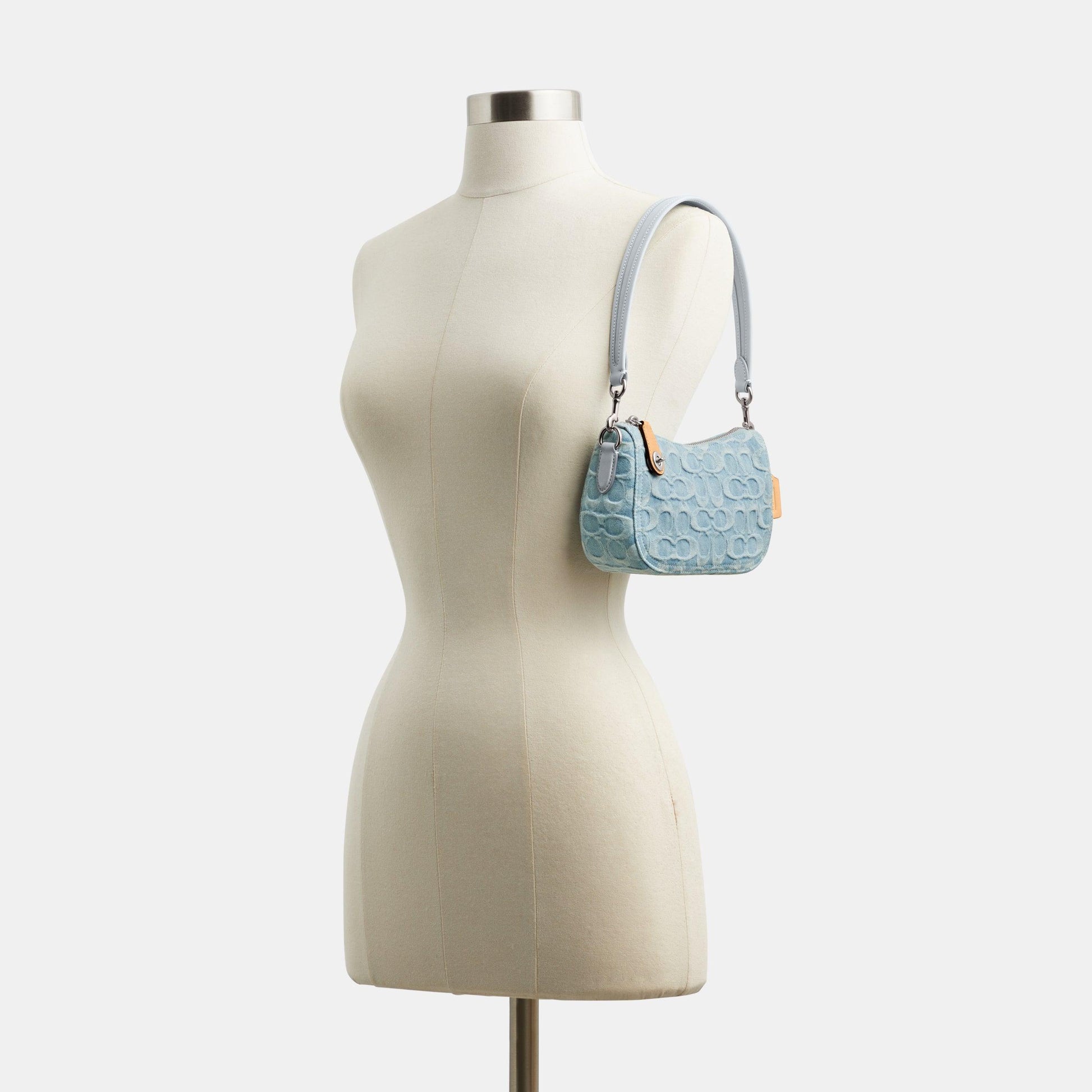 Swinger 20 In Signature Denim-CJ939-Lh/Pale Blue