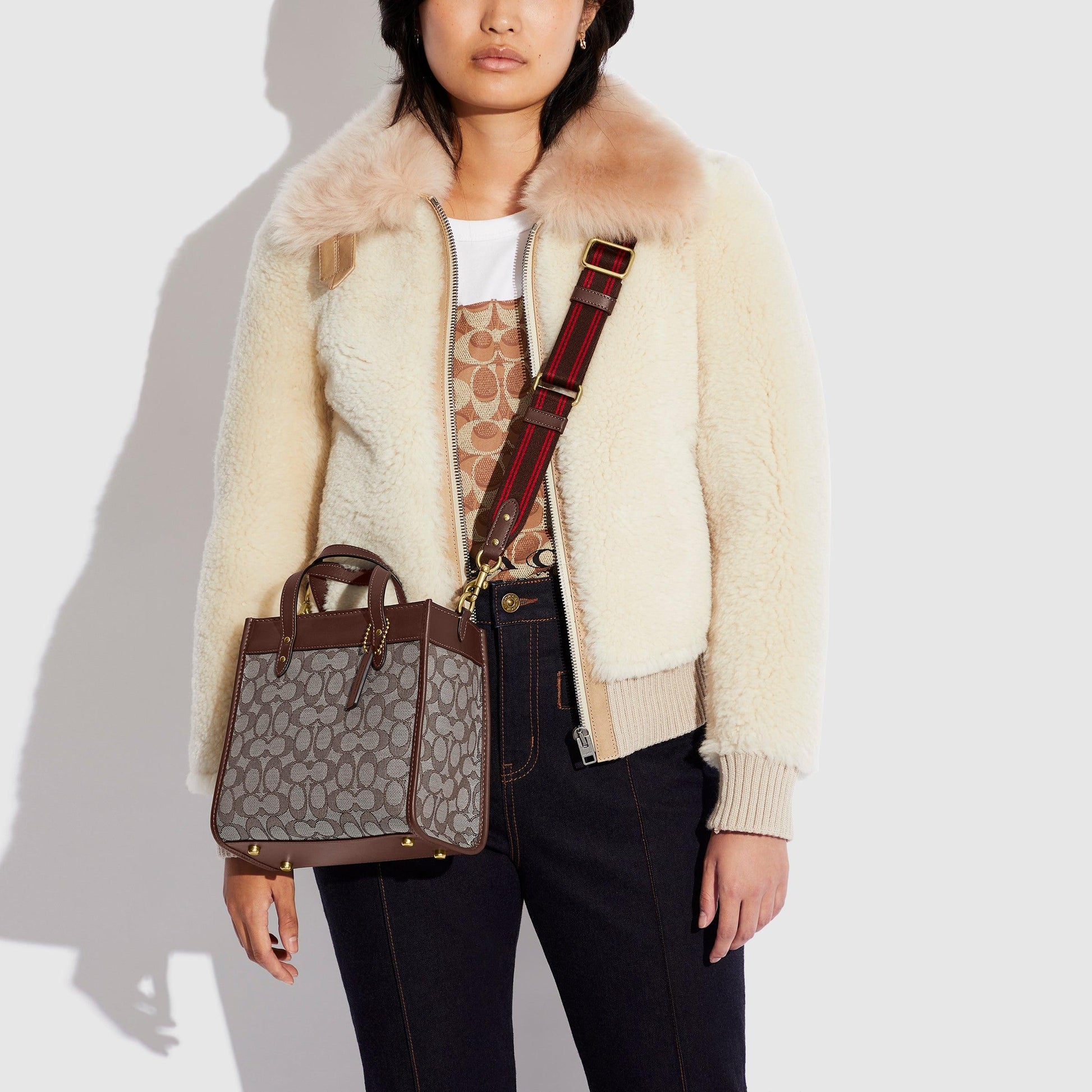 Field Tote 22 In Signature Jacquard - COACH Saudi Arabia Official Site