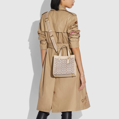Field Tote 22 In Signature Jacquard - COACH Saudi Arabia Official Site