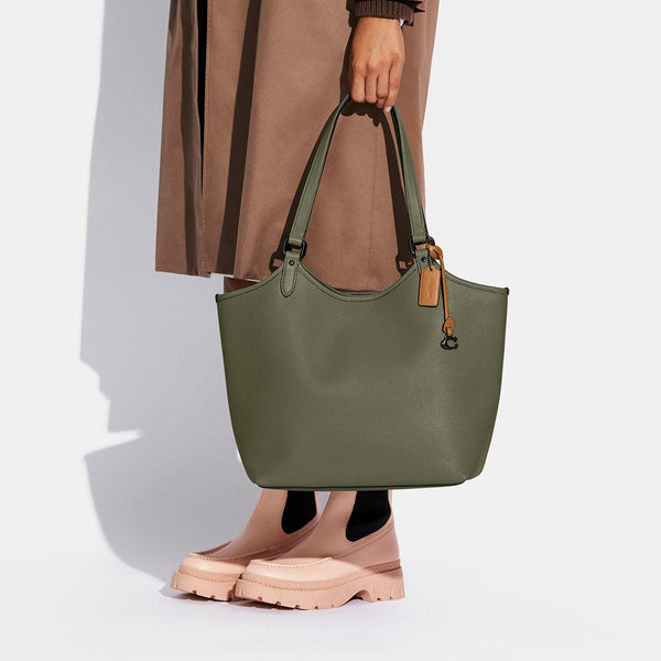 حقيبة "داي توت Day Tote"