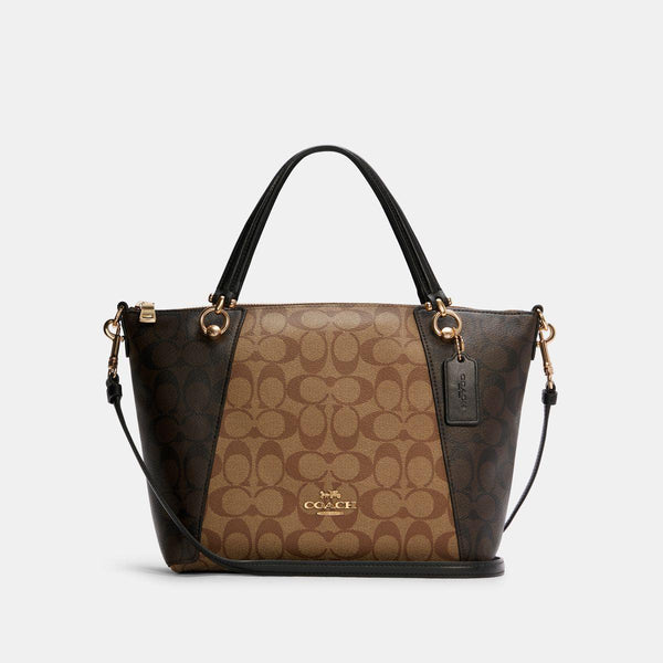 حقيبة "كيسي ساتشل Kacey Satchel" من القماش بنقشة ماركة كوتش المقسم بالألوان